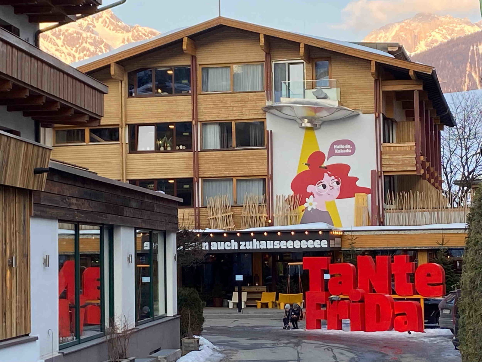 Referenzkunde der Malerei Schwaiger: Kinderhotel „Tante Frida“ in Maria Alm